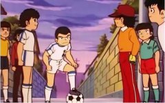 �����е�����С�ӻ�����һ��ͺ������������ϵļ����