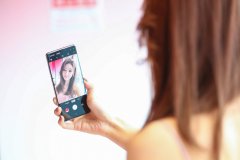 ����Galaxy S10ϵ���ۺ�ʵ����ѹ��Ϊ�콢�»�