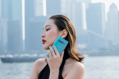 ���ա�����������ʱ�е�����Galaxy S10������ת��һ